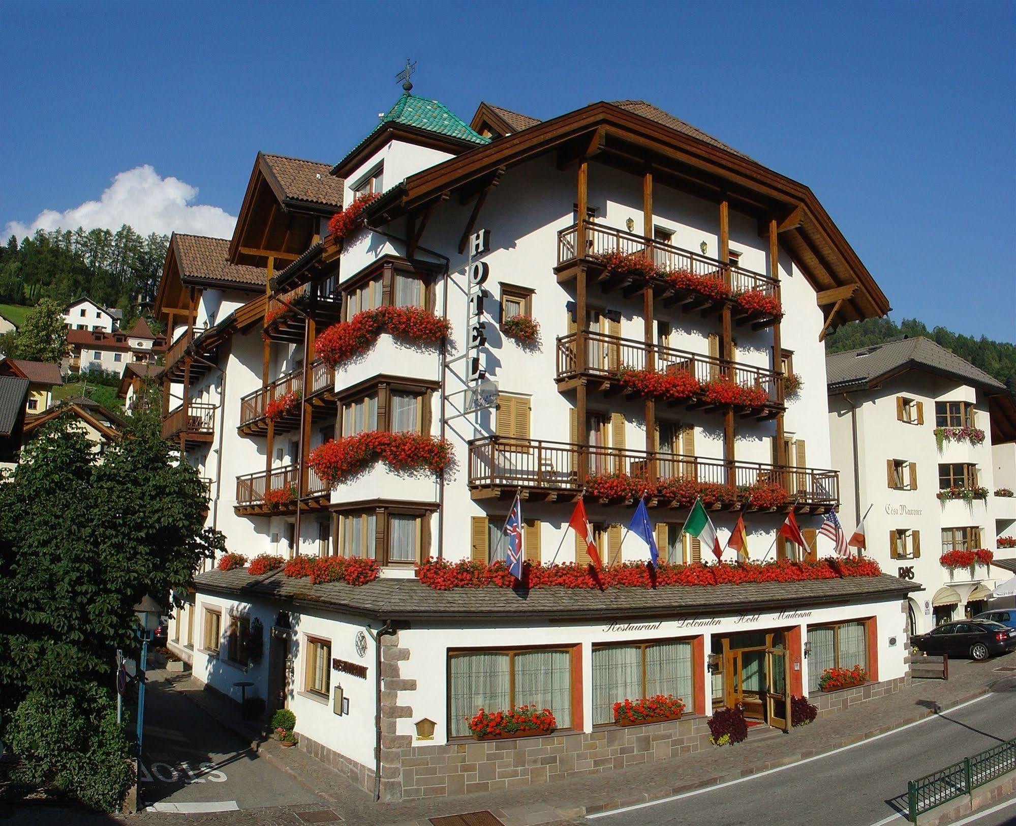 Hotel Dolomiti Madonna St. Ulrich in Gröden Exterior foto